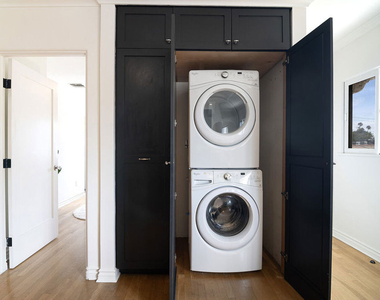 450 N Orange Drive - Photo Thumbnail 22