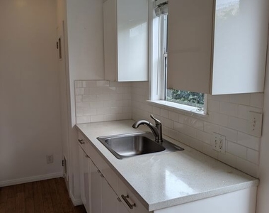 2410 Abbot Kinney Boulevard - Photo Thumbnail 7