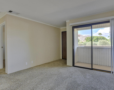 2820 N Arcadia Court - Photo Thumbnail 4