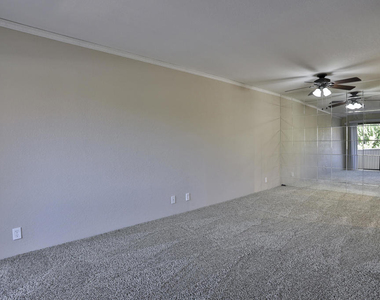 2820 N Arcadia Court - Photo Thumbnail 8