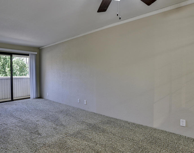 2820 N Arcadia Court - Photo Thumbnail 10