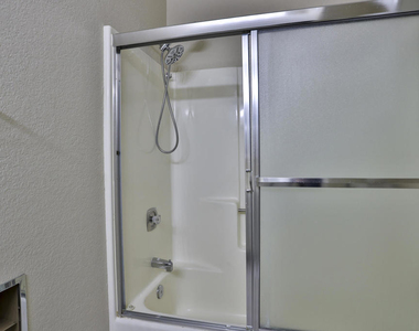 2820 N Arcadia Court - Photo Thumbnail 15
