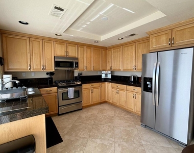 240 Santa Barbara Circle - Photo Thumbnail 7