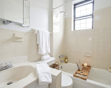East 89th Street - Photo Thumbnail 2