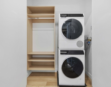 18 W 55th St - Photo Thumbnail 10