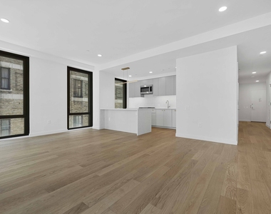 18 W 55th St - Photo Thumbnail 1