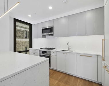 18 W 55th St - Photo Thumbnail 3