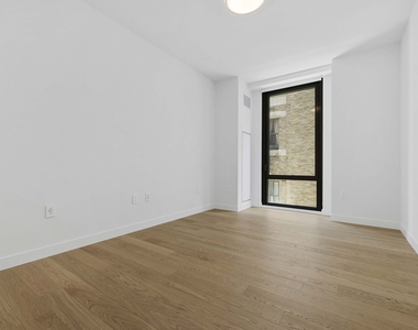 18 W 55th St - Photo Thumbnail 7