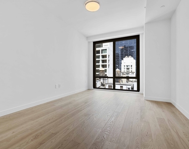 18 W 55th St - Photo Thumbnail 4
