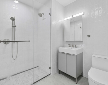 18 W 55th St - Photo Thumbnail 9