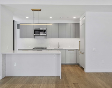 18 W 55th St - Photo Thumbnail 2