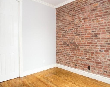 Mott Street - Photo Thumbnail 7