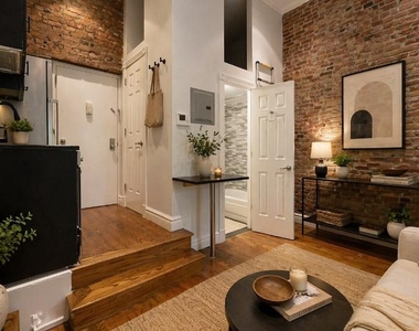 West 14th Street - Photo Thumbnail 1
