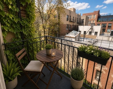 East 10th Street - Photo Thumbnail 2