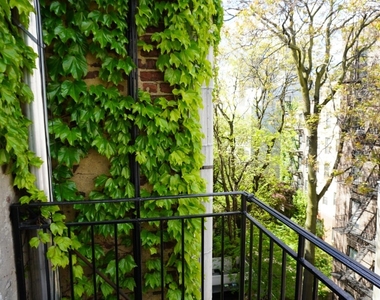 East 10th Street - Photo Thumbnail 3