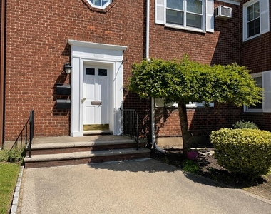 260-51 73rd Avenue - Photo Thumbnail 1