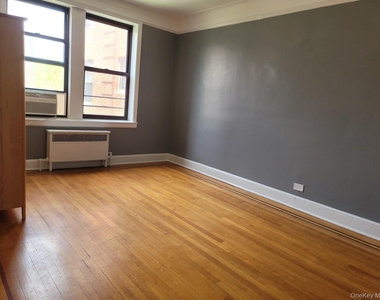 1 Broad Parkway - Photo Thumbnail 16