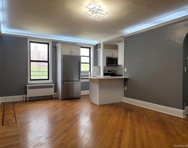 1 Broad Parkway - Photo Thumbnail 3