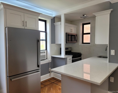 1 Broad Parkway - Photo Thumbnail 5