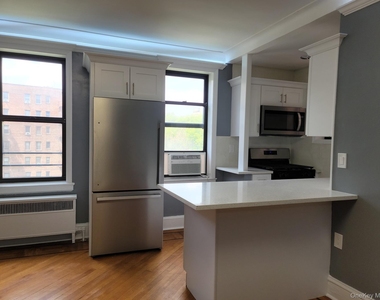 1 Broad Parkway - Photo Thumbnail 4