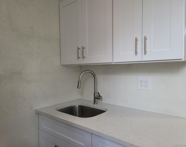 1 Broad Parkway - Photo Thumbnail 8