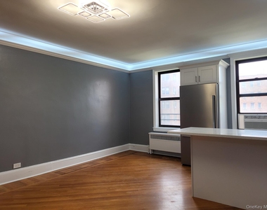 1 Broad Parkway - Photo Thumbnail 12