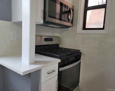 1 Broad Parkway - Photo Thumbnail 7