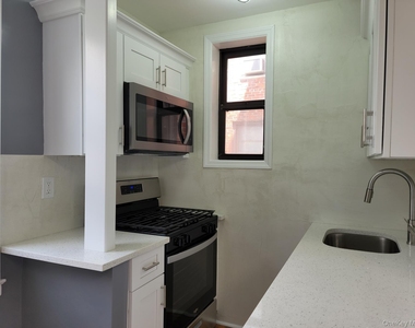 1 Broad Parkway - Photo Thumbnail 9
