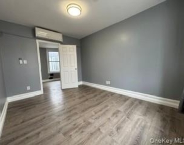 145 Tulip Avenue - Photo Thumbnail 6