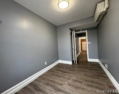 145 Tulip Avenue - Photo Thumbnail 2
