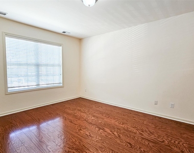 306 Canter Court - Photo Thumbnail 3