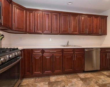 79 Leeward Court - Photo Thumbnail 7
