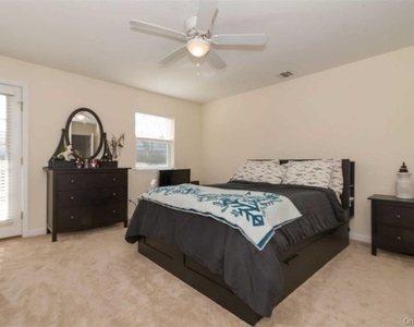 79 Leeward Court - Photo Thumbnail 9