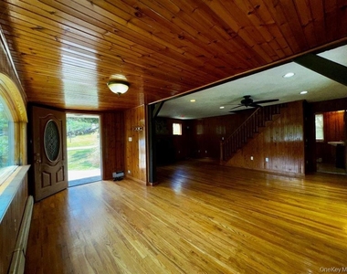 8 Lake Avenue - Photo Thumbnail 10
