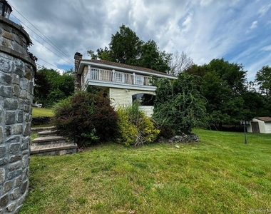 8 Lake Avenue - Photo Thumbnail 2