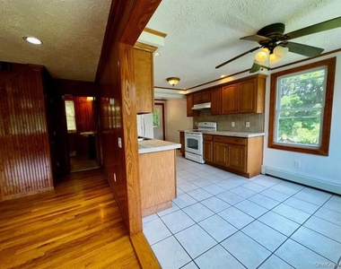 8 Lake Avenue - Photo Thumbnail 14