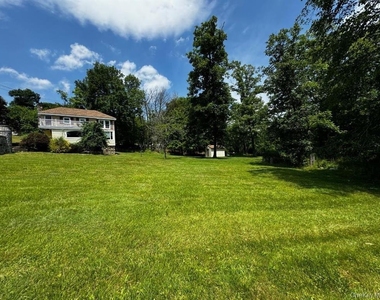 8 Lake Avenue - Photo Thumbnail 3