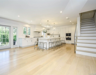 79 Reid Avenue - Photo Thumbnail 14