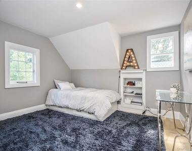 79 Reid Avenue - Photo Thumbnail 18