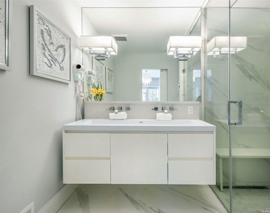 79 Reid Avenue - Photo Thumbnail 19