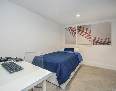79 Reid Avenue - Photo Thumbnail 20