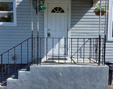 523 Hawthorne Avenue - Photo Thumbnail 1