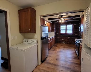 156 Doris Street - Photo Thumbnail 2