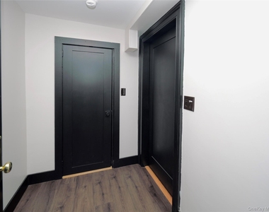 4 Grand Street - Photo Thumbnail 17