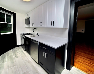 4 Grand Street - Photo Thumbnail 11