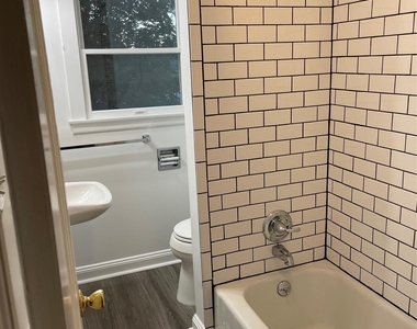 7 Travis Avenue - Photo Thumbnail 10