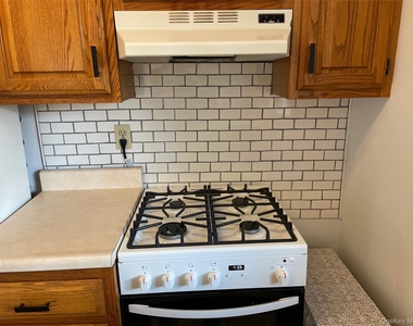 7 Travis Avenue - Photo Thumbnail 8