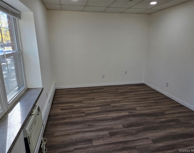 119 W Crooked Hill Road - Photo Thumbnail 11