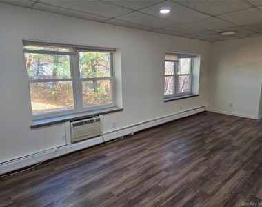 119 W Crooked Hill Road - Photo Thumbnail 5