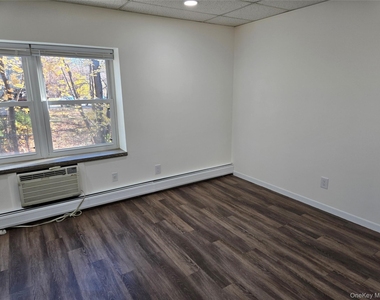 119 W Crooked Hill Road - Photo Thumbnail 10